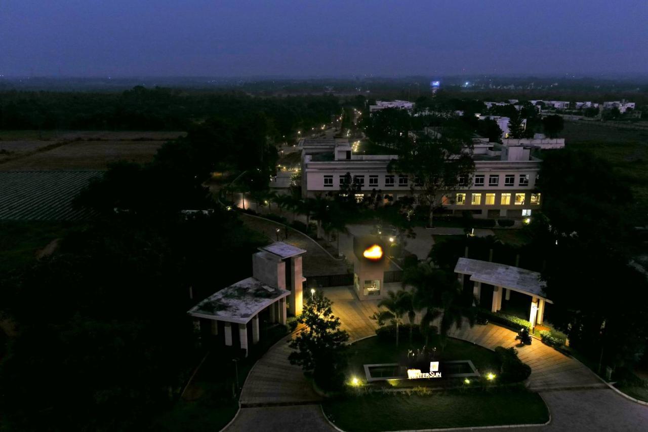 Spree Resort At Century Wintersun Dod Ballāpur Exterior foto
